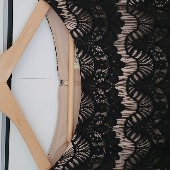 Black Lace Evening Cocktail Dress - Picture 4 of 7